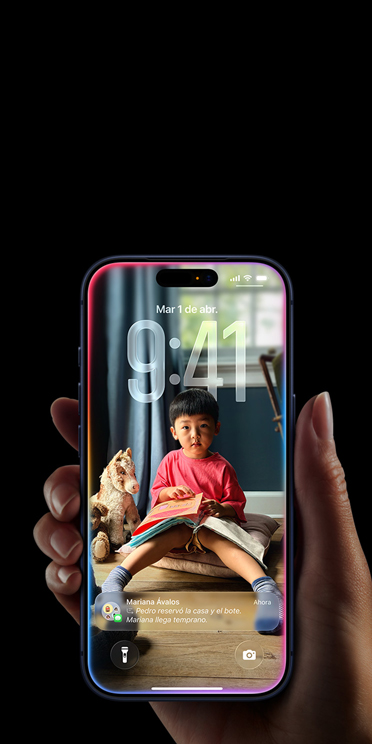 Pantalla de un iPhone, diseño todo pantalla con Liquid Glass en iOS 26.