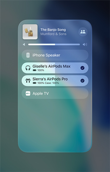 Zaslon AirPlaya na iPhoneu s prikazom kako jednostavno dijeliti audiostream između dva para slušalica AirPods