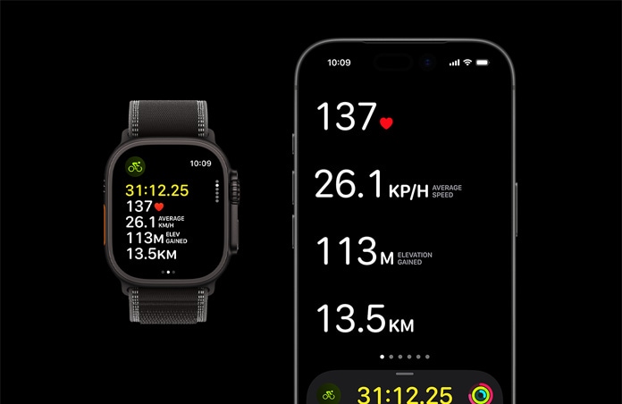 Apple Watch Ultra 3, čierna farba, titánový kryt, trailová slučka, čierna/uhoľná farba, iPhone, ukazovatele aktívneho tréningu otvorené na oboch zariadeniach
