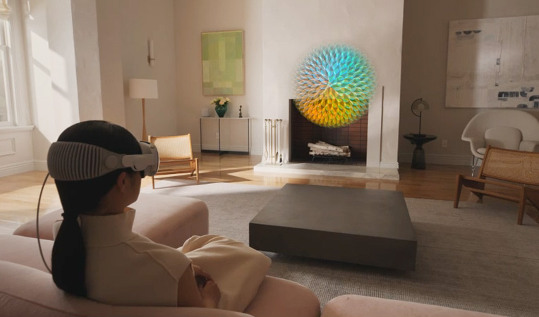 Eine Person macht eine geführte Meditation in der Achtsamkeit App auf einer Apple Vision Pro