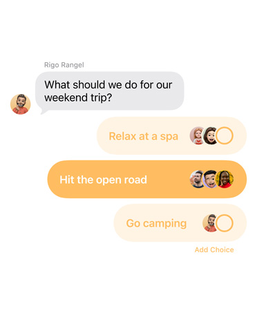 Et nærbilde av den nye avstemningsfunksjonen i Meldinger viser at deltakerne i en gruppechat stemmer over hvor de skal dra på helgetur.