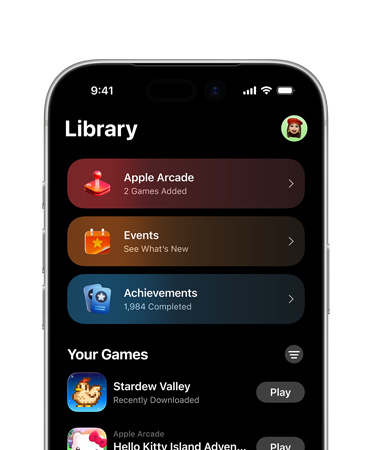 En iPhone viser layouten til Spill-appen på øvre halvdel av skjermen, inkludert Library-fanen, Apple Arcade, Events, Achievements og All Games.